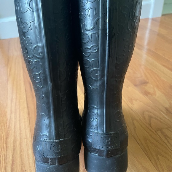 UGG rain boots - NWOT - size 8. Beautiful detailing on boots - Picture 3 of 5